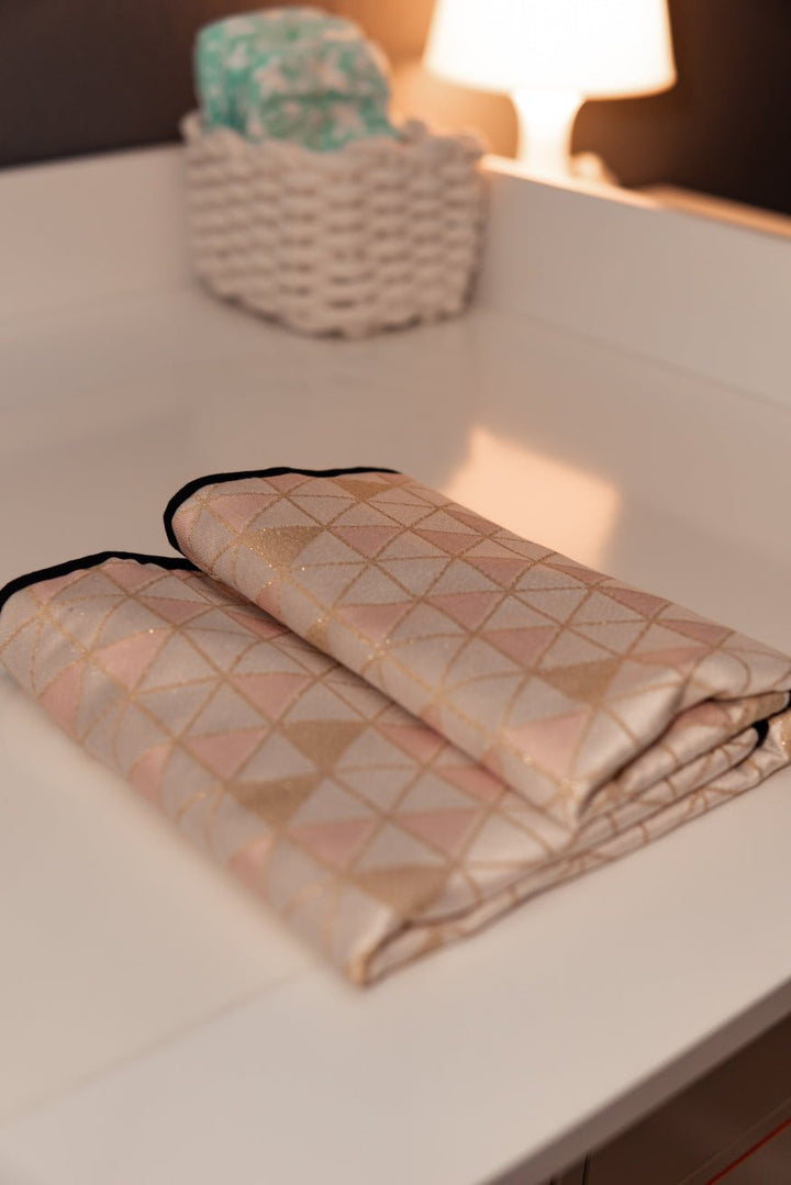 Skötunderlägg Triangel Frame Clea - KOKADI