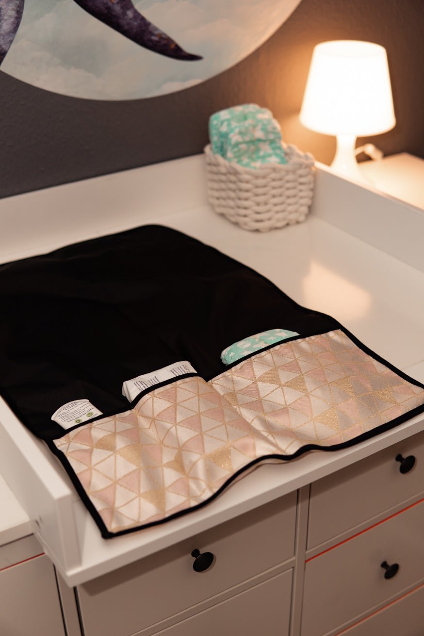 Skötunderlägg Triangel Frame Clea - KOKADI